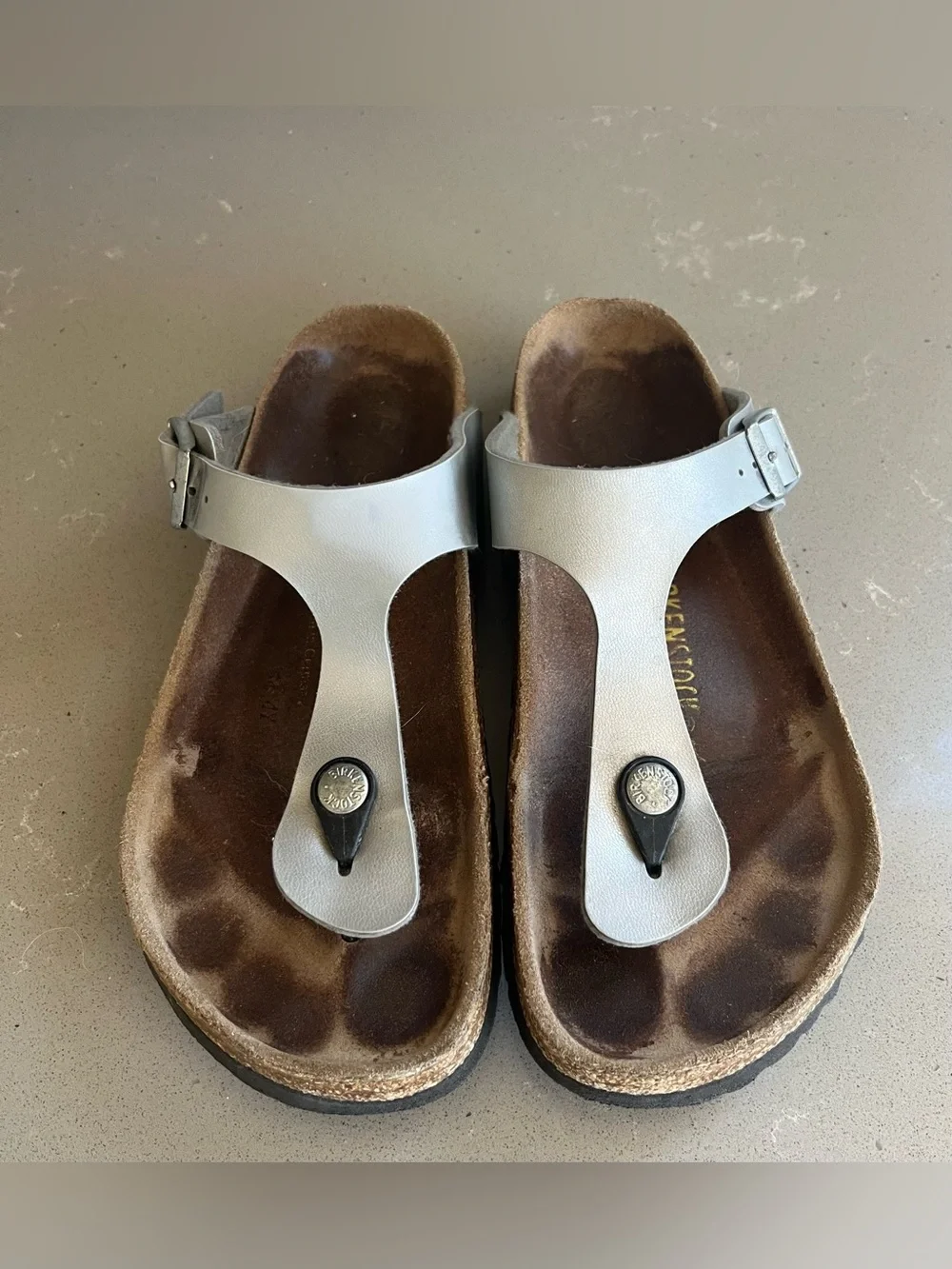 Birkenstock Gizeh Women’s SZ 37 US 6 Medium Silver Metallic Sandals